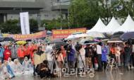 전국 소상공인, 우천 상황에도 최저임금 항의 집회 강행