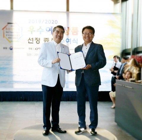 오른쪽부터 코레일투어 김민수 대표, 한국여행업협회 오창희 회장