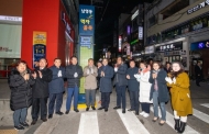 (포토) 남영동 먹자골목 아치조형물 설치새창으로