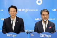 남경필 경기도지사, 이재정 교육감과 취임 1주년 공동기자회견