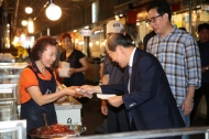 [사진] 마포구청장, 추석 앞두고 아현시장 방문