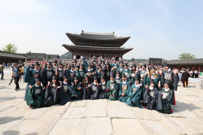 한국관광공사, 경복궁 근정전 ‘1892, 왕의 잔치’에 외국인 관광객 초청