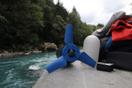흐르는 물을 에너지로…휴대용 수력발전기 '이스트림'