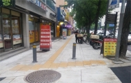 보도블록에 종로만의 환경이 있다.