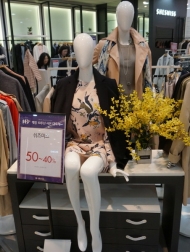 W몰, 봄맞이 쇼핑객 위해 원피스 최대 80% 판매