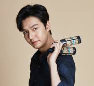 이민호가 들면 커피도 패션아이템이 된다