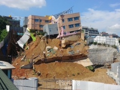 동작구 상도유치원 붕괴...학부모와 주민들 "불안해서 못 잔다"