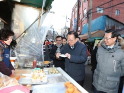 성장현 용산구청장, 김부겸 장관과 용문시장 찾아