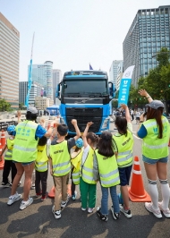 볼보트럭‘어린이 교통안전  환경캠페인 참가