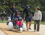 변산반도국립공원 고사포 해변, 탐방약자 위한 수상휠체어 운영