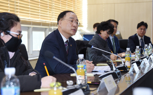 홍남기 "자동차 부품 조달 문제, 대책 마련 하겠다"