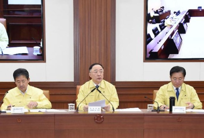 홍남기 "내수·수출 위해 종합적 경기패키지 대책 마련"