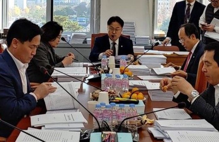 정부, 연매출 8천800만원 이하 자영업자에 부가세 인하 혜택