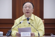 홍남기 "공공부문 일자리 156만개 제공...비대면·디지털 창출"