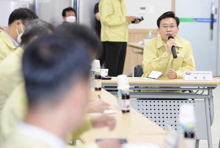 농식품부 이재욱 차관,강원도 철원 아프리카돼지열병 방역현장 점검