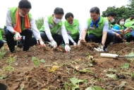 김현수 농림부 장관, '국회 생생텃밭 개장식 행사''참석