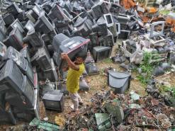 “땅에서 쓰레기들이 잔뜩” 심각한 환경 오염 우려...조사 진행 중
