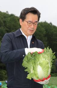 정황근 장관, 여름배추·무 현장 환경점검