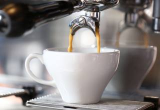 수돗물로 커피를 끓이는 카페 등장? ... 탄소 배출 줄이기 위한 남다른 노력