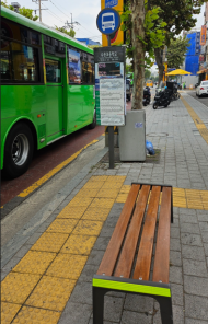 강북구, 버스정류장 나무의자 야간 가시도 개선… 충돌사고 예방