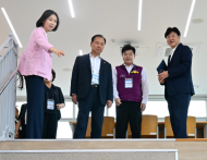 최호정 의장, 환경‧디지털‧안전 담아 새단장한 동대문 청량중학교 방문