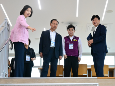 최호정 의장, 환경‧디지털‧안전 담아 새단장한 동대문 청량중학교 방문