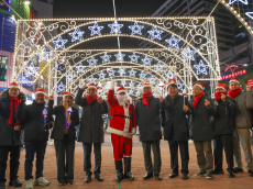 빛으로 물든 레드로드... 마포구, 빛거리 점등식으로 연말 시작 알려