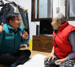 “추운 겨울, 괜찮으신가요” 박강수 마포구청장 주거취약가구 직접 살펴