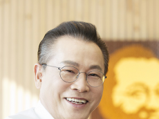 디벨로퍼 ‘대마왕’ 문주현 한국자산신탁 회장, 계열사 사업장에 개인 자금 넣어 재미 ‘쏠쏠’