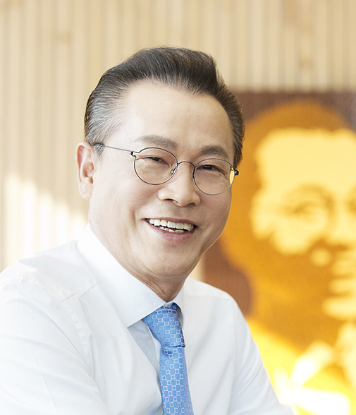 디벨로퍼 '대마왕' 문주현 한국자산신탁 회장, 계열사 사업장에 개인... - 뉴스 썸네일 이미지