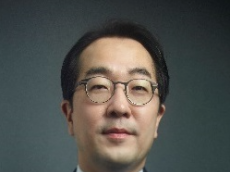 정형진 현대캐피탈 대표 10억 가까운 보수 챙겨... 사이닝 보너스로만  4억