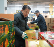 김병주 ,  새벽 수원농수산물시장 … “ 민생부터 챙긴다 ”