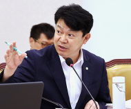 복기왕, 고속도로 태양광 활용법 발의...“산림·농지 대신 유휴부지로”