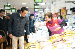 노동진 수협 회장, 노량진시장 찾아 유통 동향 점검...수협쇼핑서 명절 성수품 최대 60% 특가 판매