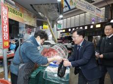[포토] 농촌진흥청, 설 명절 앞두고 ‘전통시장 장보기’ 민생 소통 행보