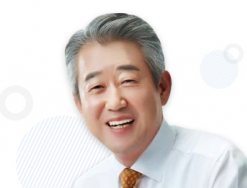 NH투자증권 차기 대표로 ‘비현역’ 배경주 급부상… “강호동 농협 회장이 팍팍 밀어줘”