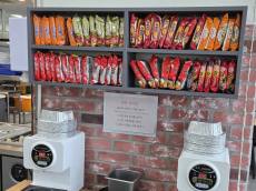 한강 라면 방식 ‘은박지 알루미늄 용기 조리’... 감성인가 건강 위협 노출인가?