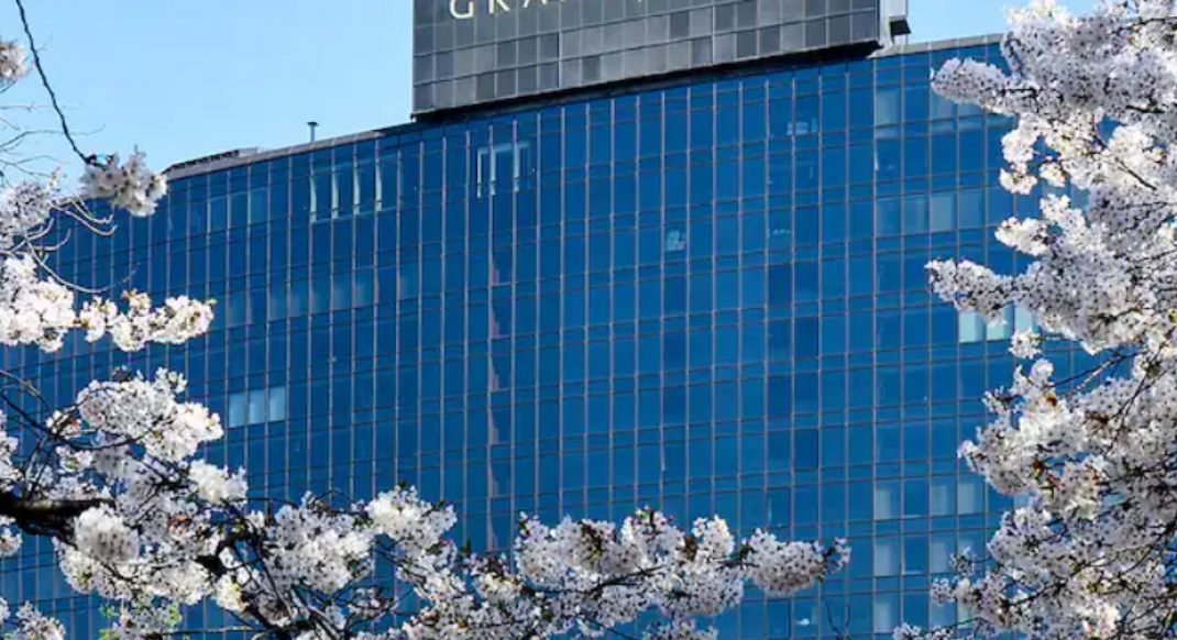 노크했다” vs “무단 침입”… 그랜드하얏트 서울 객실서 벌어진 ‘프라이버시 침해’ 논란