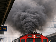 보이지 않는 독성, 디젤 열차 매연... 건강 영향은?