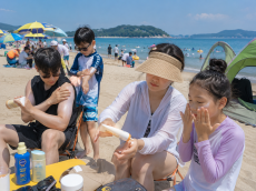 [기획 리포트] 피서철 선크림의 역습… 백화 현상에 우는 여름 바다