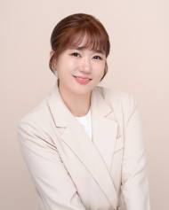 [유다연 생활문화 칼럼] 사람들은 머리를 바꾸러 온 것이 아니었다 ... 거울 너머, 사람들의 삶이 잠시 머물다 가는 공간