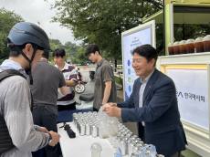 폭염에 멈춰선 경마…한국마사회, '사람과 말' 모두 지키는 안전환경경영 시험대