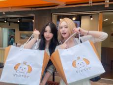 위나 멤버 ‘원이·아야’의 선한 영향력 ... 지역의 대표적 로컬 브랜드 '단석가 연남점' 과 손잡고 '소공인 상생'에 앞장