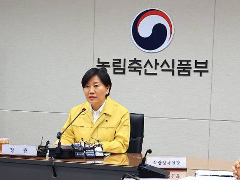 넘쳐나는 <b>보리</b>에 가격 하락 ‘비상’…<b>정부</b>·주정업계, 2만5천톤 긴급 매...