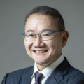 김창수 F&F 회장, 디스커버리에 1100억 승부수...개인회사 '에프앤코'... - 뉴스 썸네일 이미지