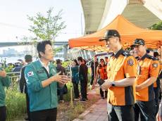 [포토] 불꽃축제 ‘인파 밀집’ 현장 찾은 용산구… 매년 반복되는 위험, 근본적 관리대책 강화돼야