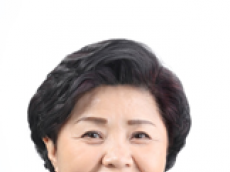 아이들 웃음소리 가득한 한강 수영장, '담배 연기 없는 청정구역'으로 거듭날까