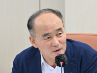 “전기차 보조금, 승용차 탈피하고 경유 화물차 전환에 쏟아야”