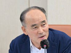 “전기차 보조금, 승용차 탈피하고 경유 화물차 전환에 쏟아야”