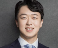 신라면 들고 웨딩사진…농심 3세 신상열, 상징 조작에 나섰다.